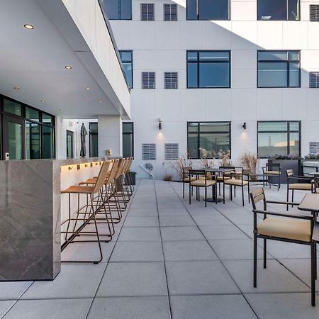 Cambria Hotel Portland Downtown Old Port Exterior photo